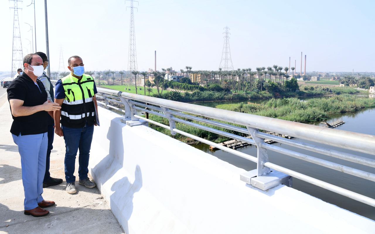 السيسى يتفقد عددا من مواقع العمل بمشروعات التطوير بشبكة الطرق فى القاهرة الكبرى (1)