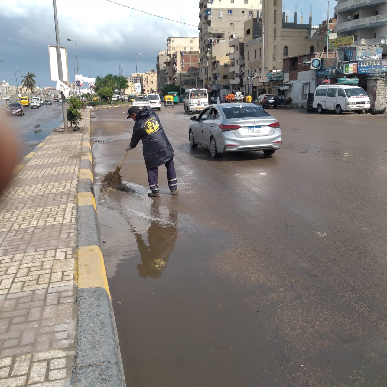 كسح مياه الأمطار من الشوارع الرئيسية بالإسكندرية (3)