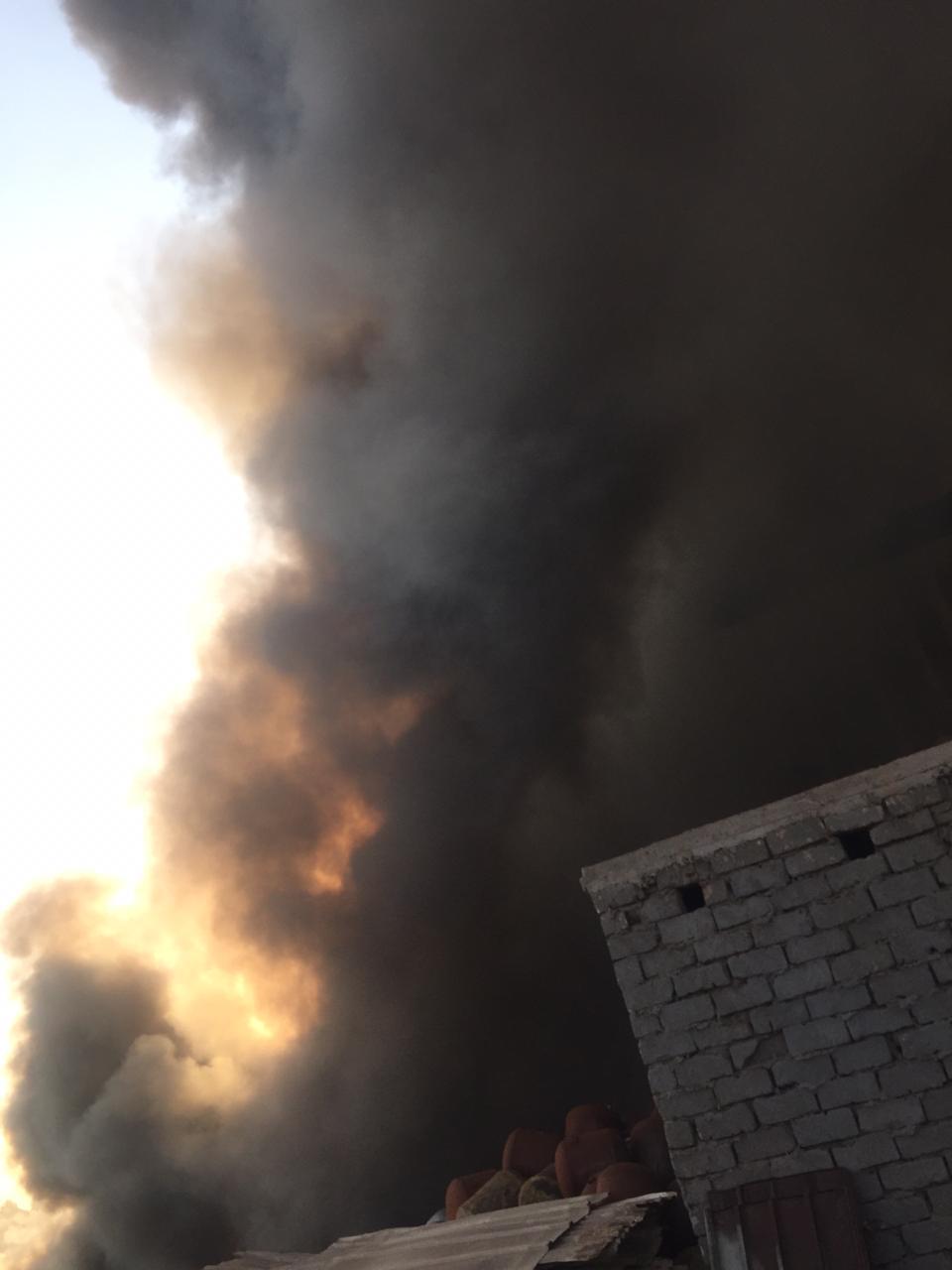 حريق هائل بشونة خردة بطريق  زفتي - طنطا  في الغربية  (2)