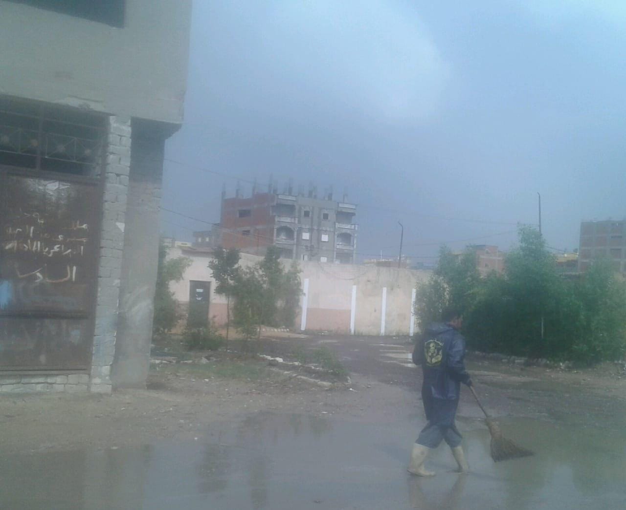 كسح مياه الأمطار من الشوارع الرئيسية بالإسكندرية (2)