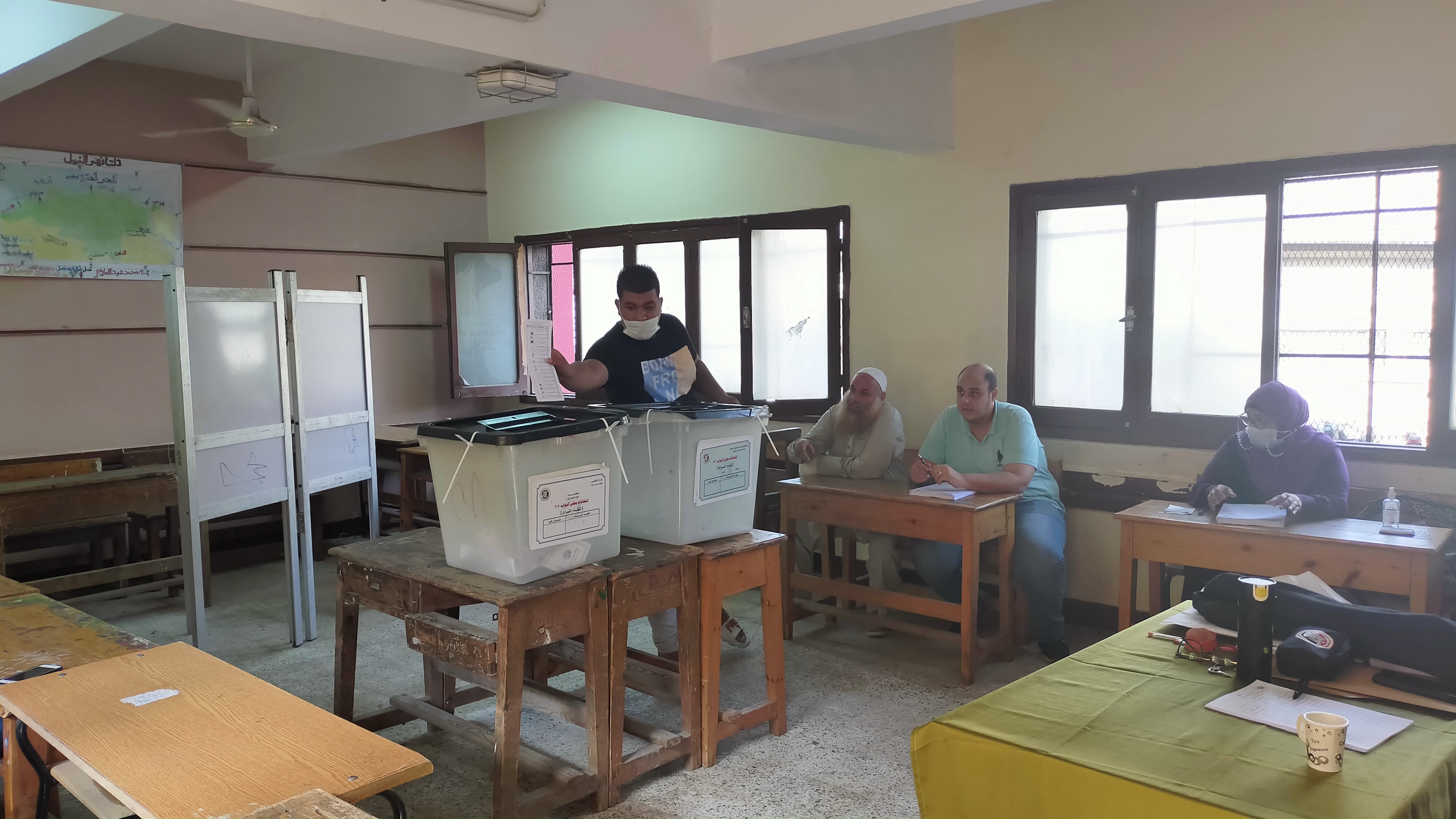 توافد الناخبين علي اللجان الانتخابية  (1)