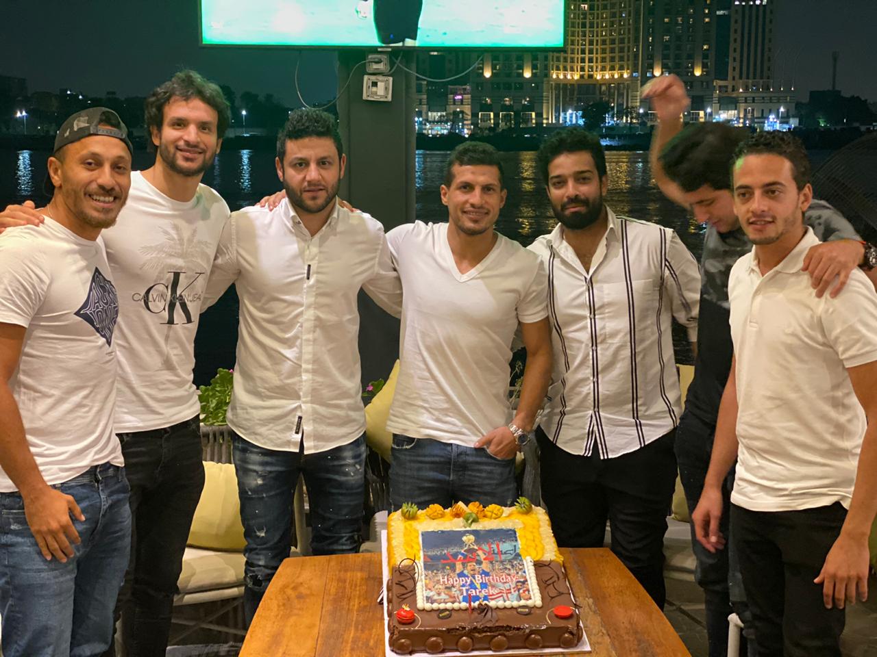 اصدقاء طارق حامد يحتفلون بعيد ميلاده (2)