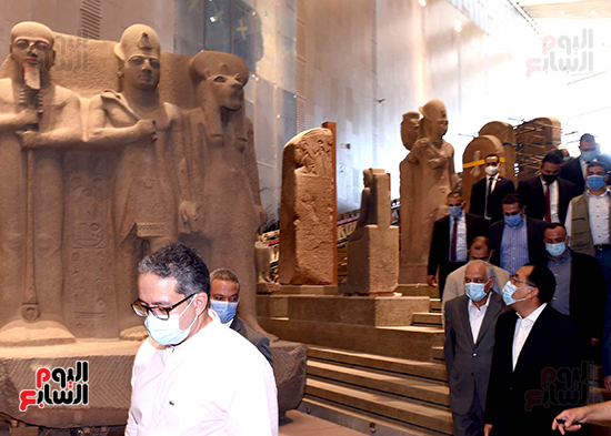 الدكتور مصطفى مدبولى رئيس الوزراء يزور المتحف المصرى الكبير (19)