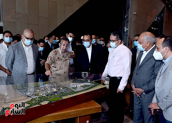 الدكتور مصطفى مدبولى رئيس الوزراء يزور المتحف المصرى الكبير (17)