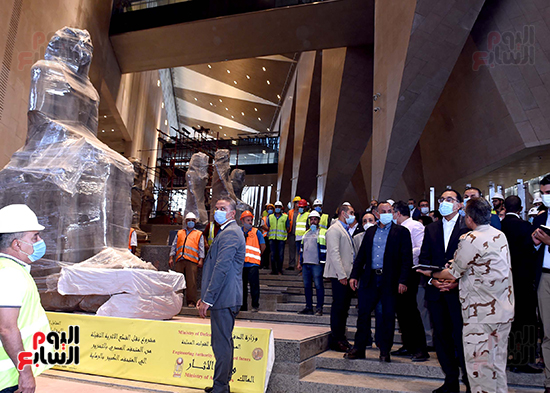 الدكتور مصطفى مدبولى رئيس الوزراء يزور المتحف المصرى الكبير (24)