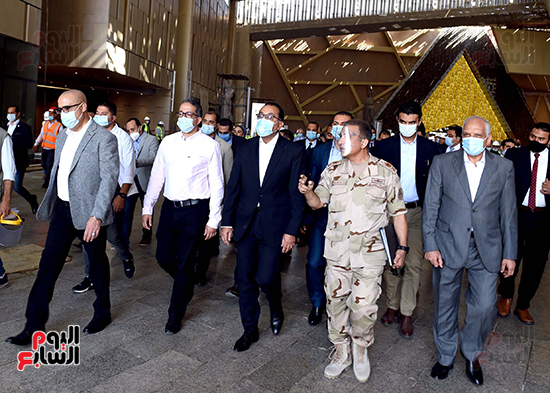 الدكتور مصطفى مدبولى رئيس الوزراء يزور المتحف المصرى الكبير (26)