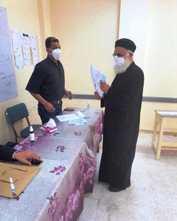 شخصيات عامة ورجال دين يدلون بأصواتهم (1)