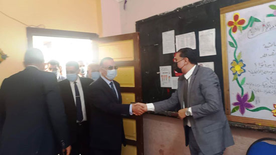 شخصيات عامة ورجال دين يدلون بأصواتهم (6)