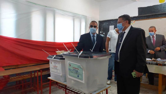 شخصيات عامة ورجال دين يدلون بأصواتهم (8)