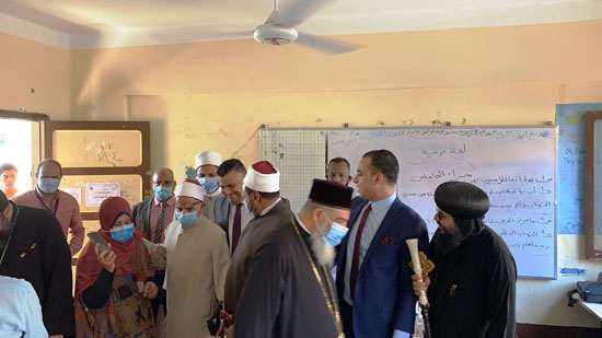 شخصيات عامة ورجال دين يدلون بأصواتهم (18)