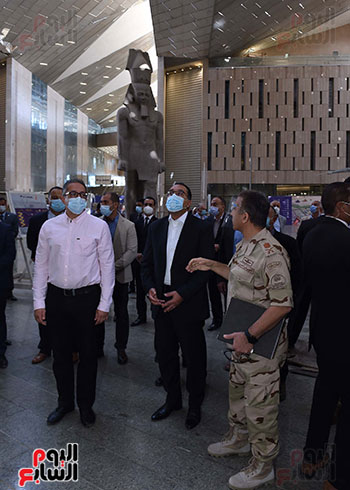 الدكتور مصطفى مدبولى رئيس الوزراء يزور المتحف المصرى الكبير (3)