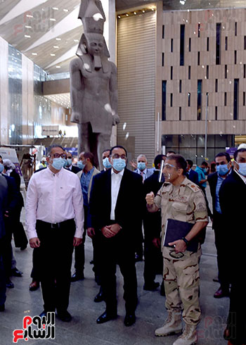 الدكتور مصطفى مدبولى رئيس الوزراء يزور المتحف المصرى الكبير (5)