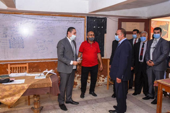 شخصيات عامة ورجال دين يدلون بأصواتهم (14)