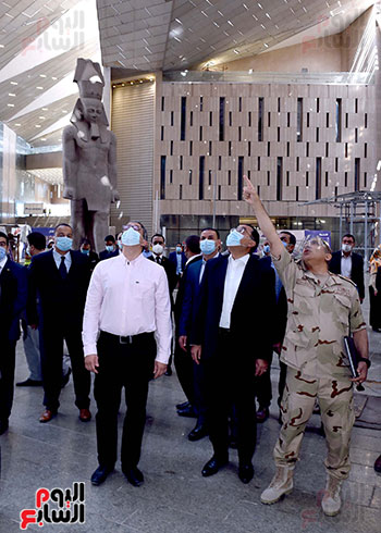الدكتور مصطفى مدبولى رئيس الوزراء يزور المتحف المصرى الكبير (2)