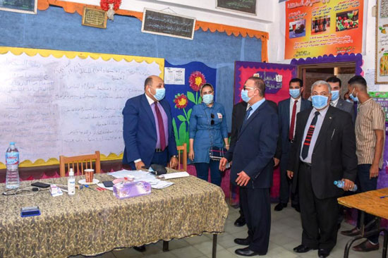 شخصيات عامة ورجال دين يدلون بأصواتهم (16)