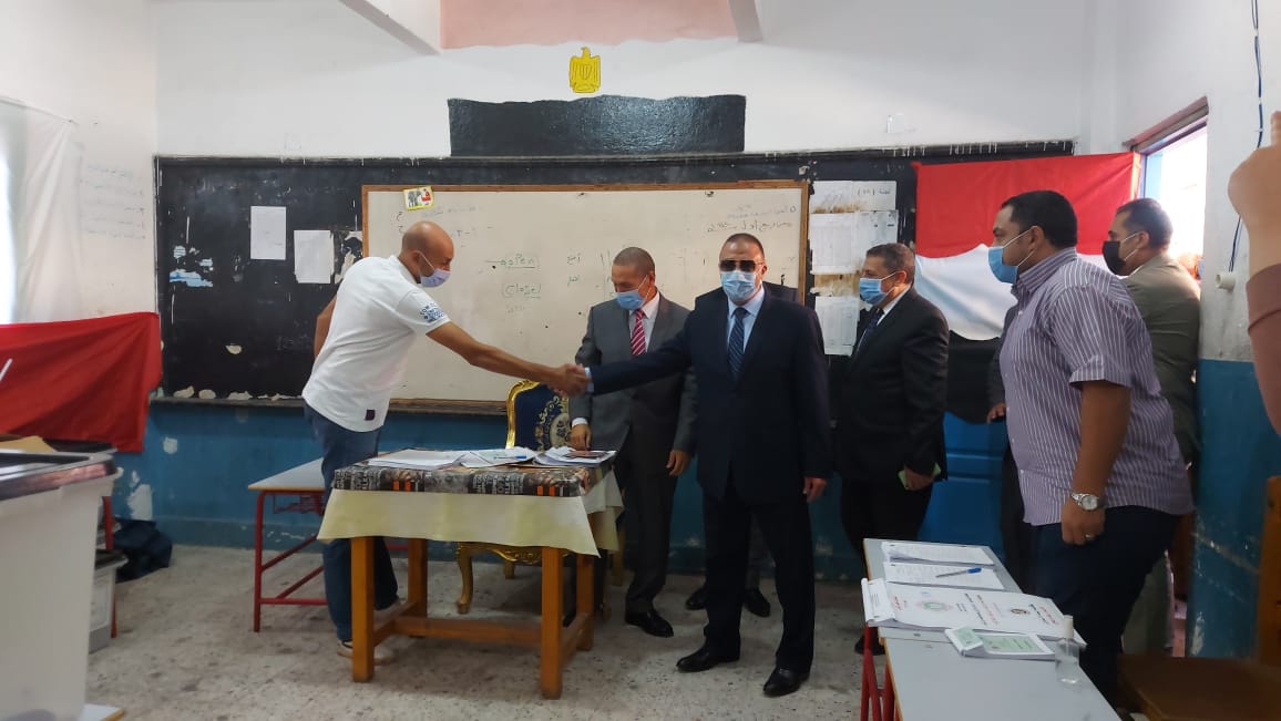 محافظ الإسكندرية يدلى بصوته فى الانتخابات البرلمانية (13)