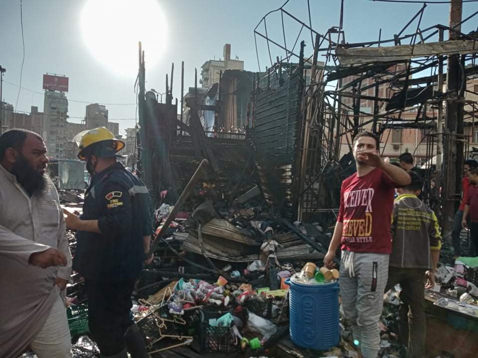  آثار الحريق الهائل فى سوق محطة مصر بالإسكندرية (1)
