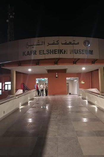 وزير الآثار ومحافظ كفر الشيخ يتفقدان المتحف القومى  (6)