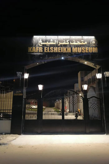 وزير الآثار ومحافظ كفر الشيخ يتفقدان المتحف القومى  (4)