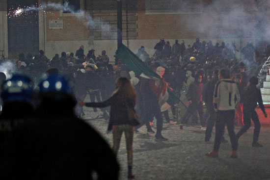 العنف فى ايطاليا ضد اجراءات حظر كورونا