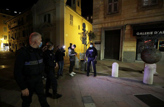 الشرطة الفرنسة تتابع اجراءات تطبيق الحظر