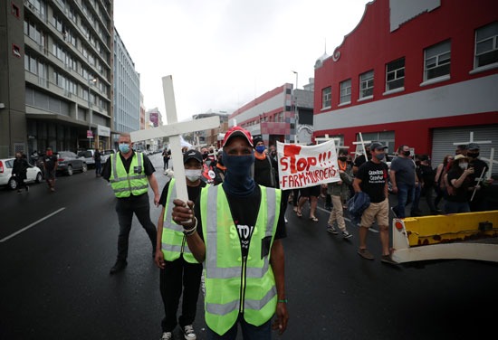 مظاهرات تندد بأعمال القتل والعنف فى جنوب افريقيا (8)