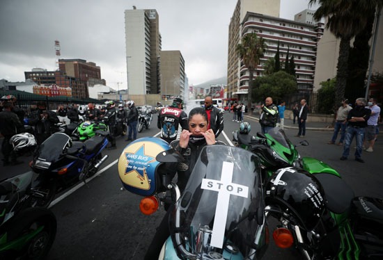 مظاهرات تندد بأعمال القتل والعنف فى جنوب افريقيا (9)