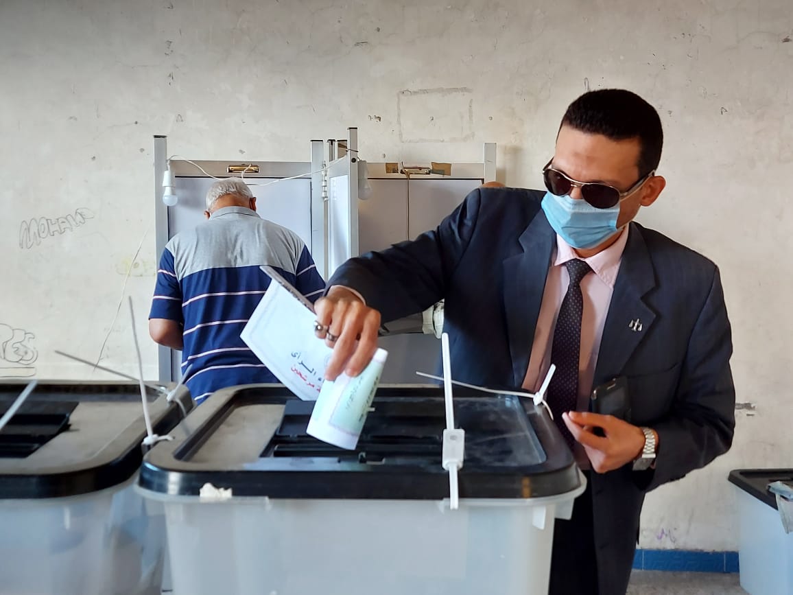 إقبال الشباب وكبار السن على اللجان الانتخابية بالإسكندرية (11)