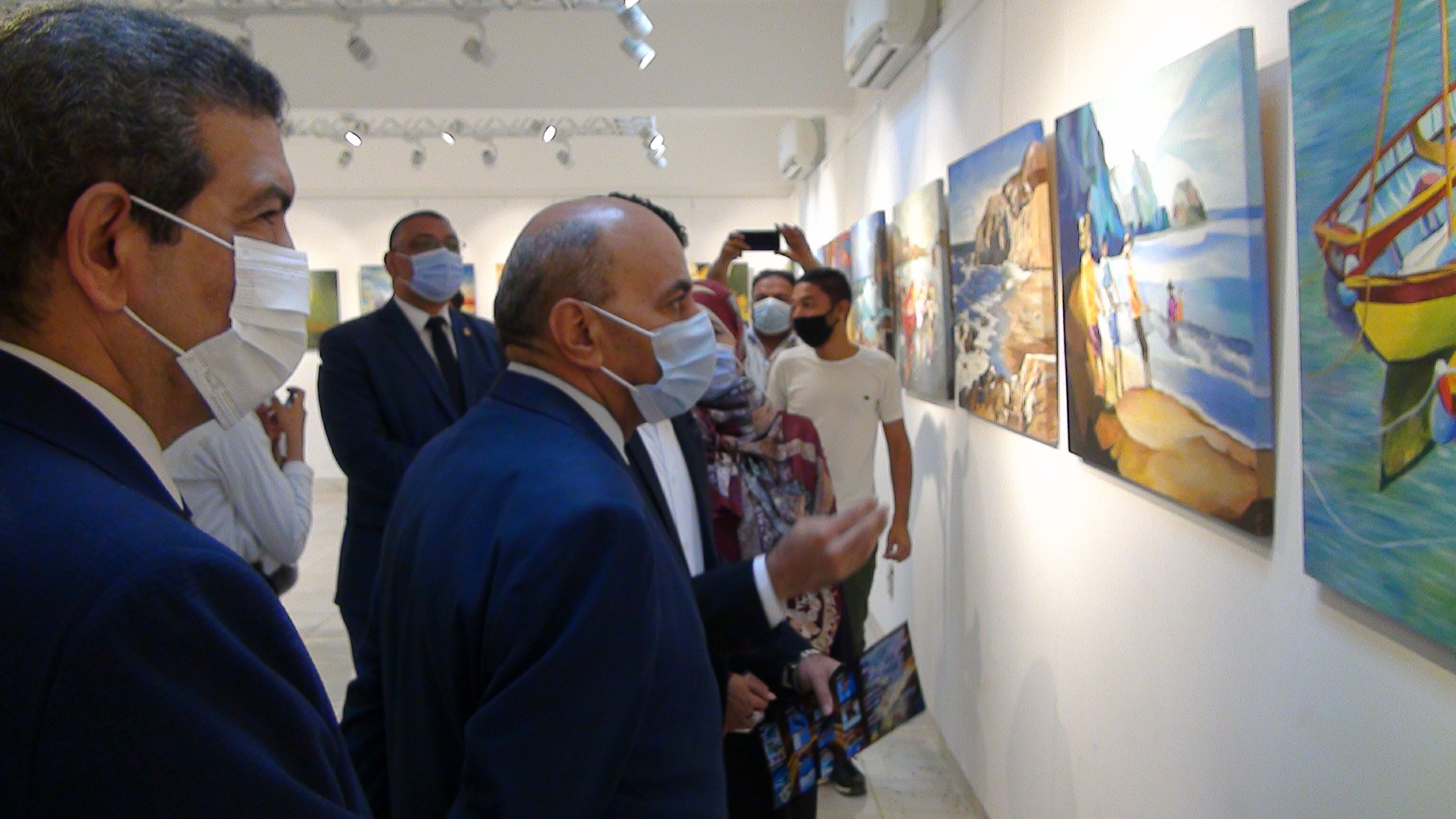 رئيس جامعة المنيا يفتتح أعمال تطوير مكتبة التربية الفنية ومعرض رؤية (10)