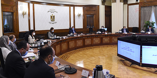 رئيس الوزراء يجتمع بمجلس ادارة جهاز تنمية المشروعات المتوسطة والصغيرة (4)