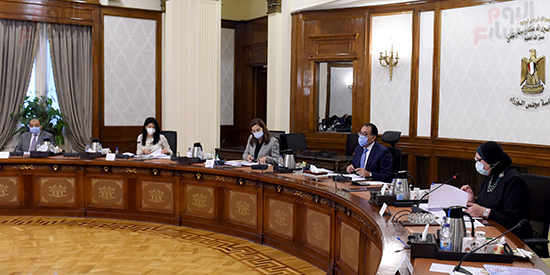 رئيس الوزراء يجتمع بمجلس ادارة جهاز تنمية المشروعات المتوسطة والصغيرة (3)