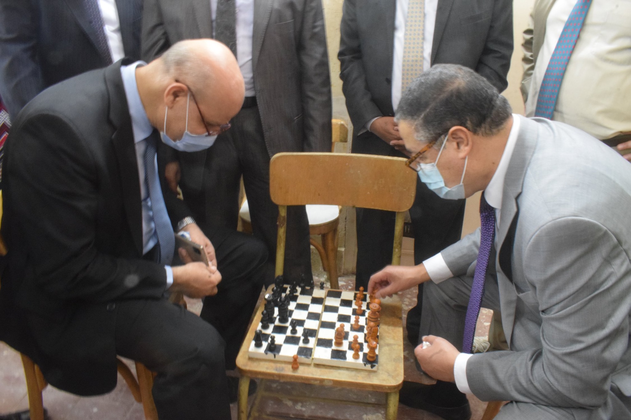 رئيس جامعة بنها يتحدى عميد الطب البيطرى بالشطرنج