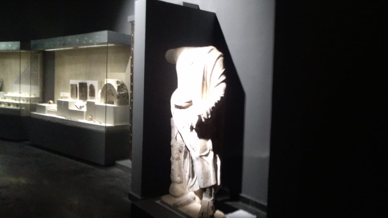 محافظ كفر الشيخ يستقبل وزير الآثار لتفقد المتحف القومى (16)