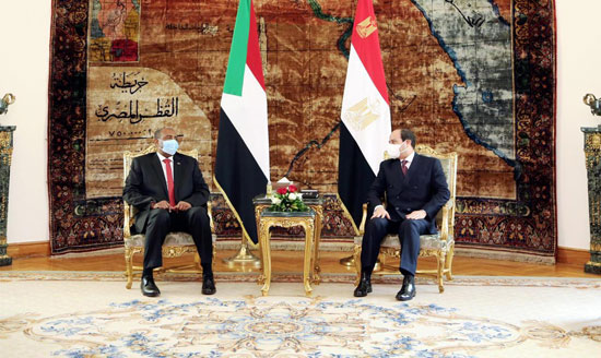 السيسي يستقبل رئيس مجلس السيادة السوداني (2)