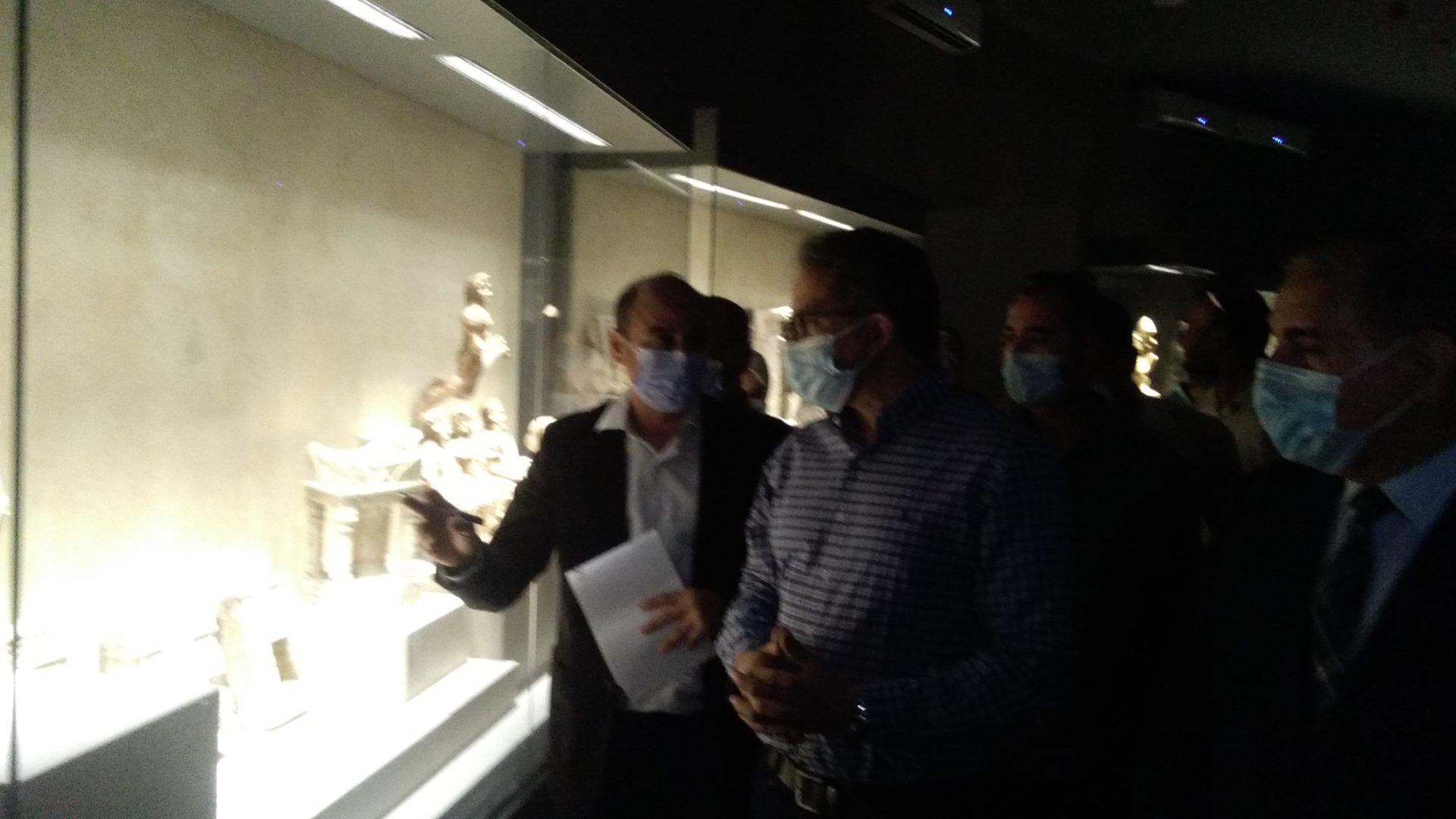 وزير السياحة واللواء جمال نور الدين يتفقدون متحف كفر الشيخ (22)
