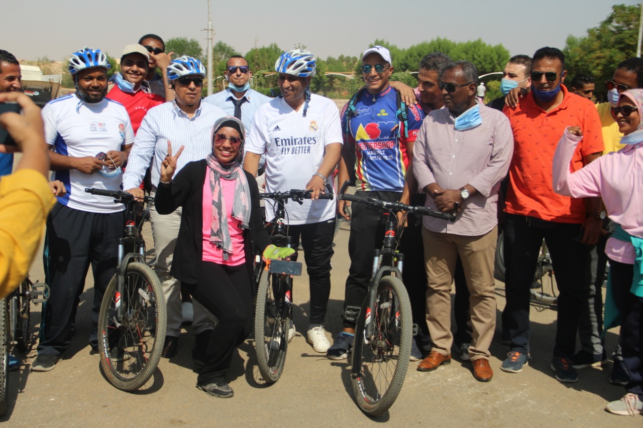 انطلاق ماراثون الدراجات بمشاركة رئيس الجامعة  (3)