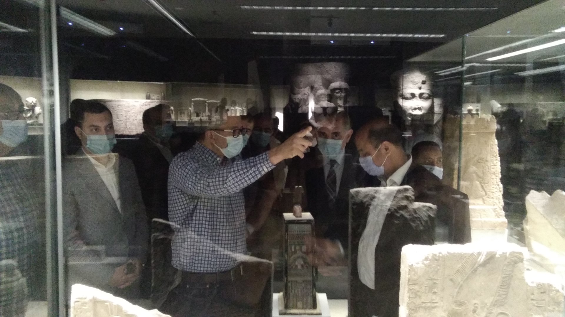 وزير السياحة واللواء جمال نور الدين يتفقدون متحف كفر الشيخ (10)