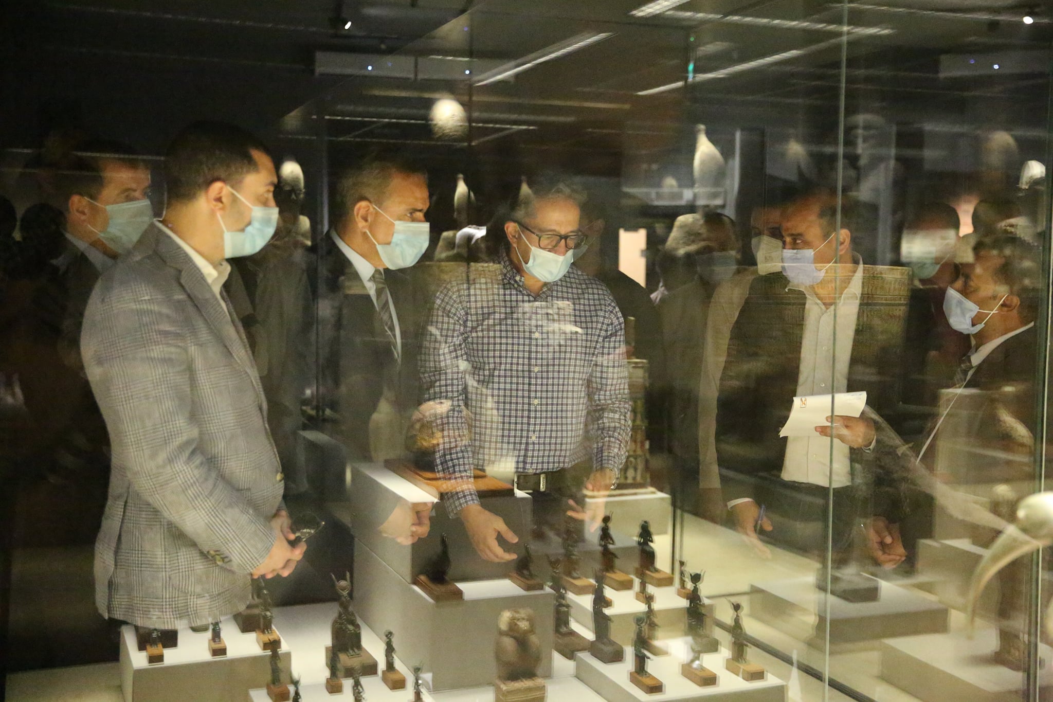 وزير السياحة واللواء جمال نور الدين يتفقدون متحف كفر الشيخ (9)