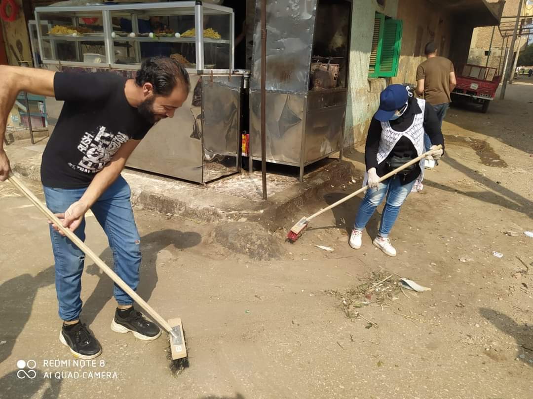 مبادرة بنى سويف جميلة بشبابها لتنظيف الشوارع وطلاء الارصفة (7)