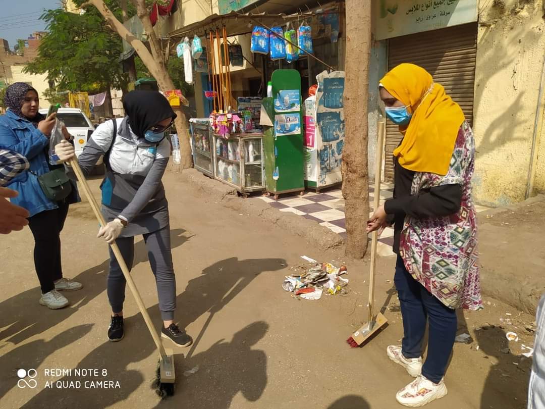 مبادرة بنى سويف جميلة بشبابها لتنظيف الشوارع وطلاء الارصفة (5)