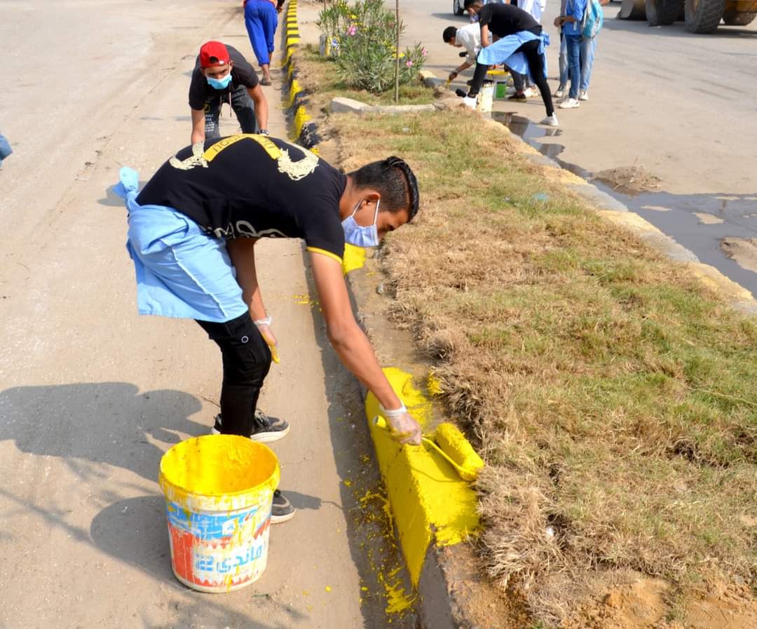 مبادرة بنى سويف جميلة بشبابها لتنظيف الشوارع وطلاء الارصفة (1)