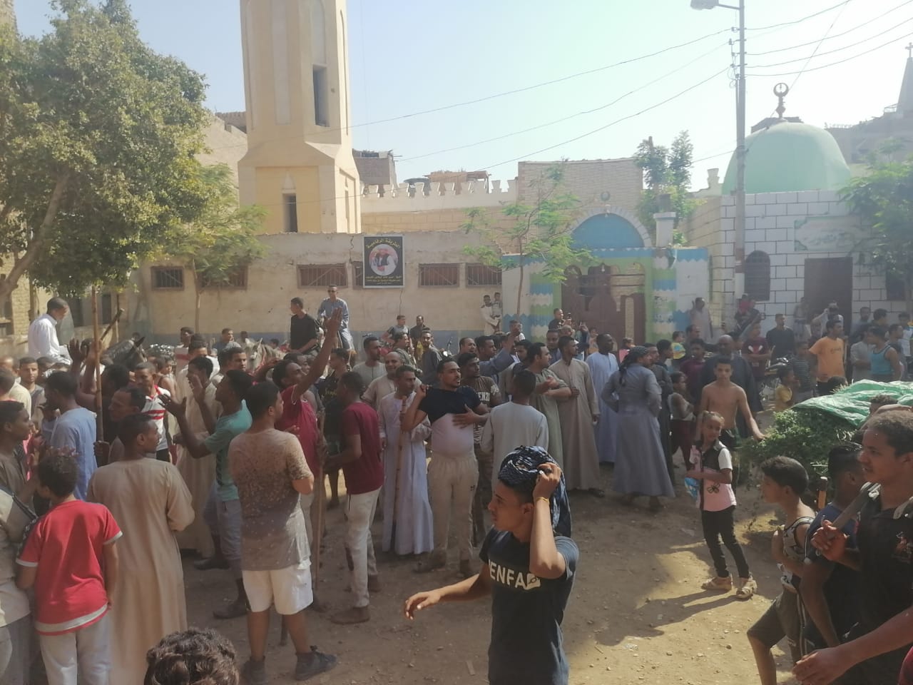 المئات من المسلمين والأقباط يحتفلون بالمولد النبوى (11)