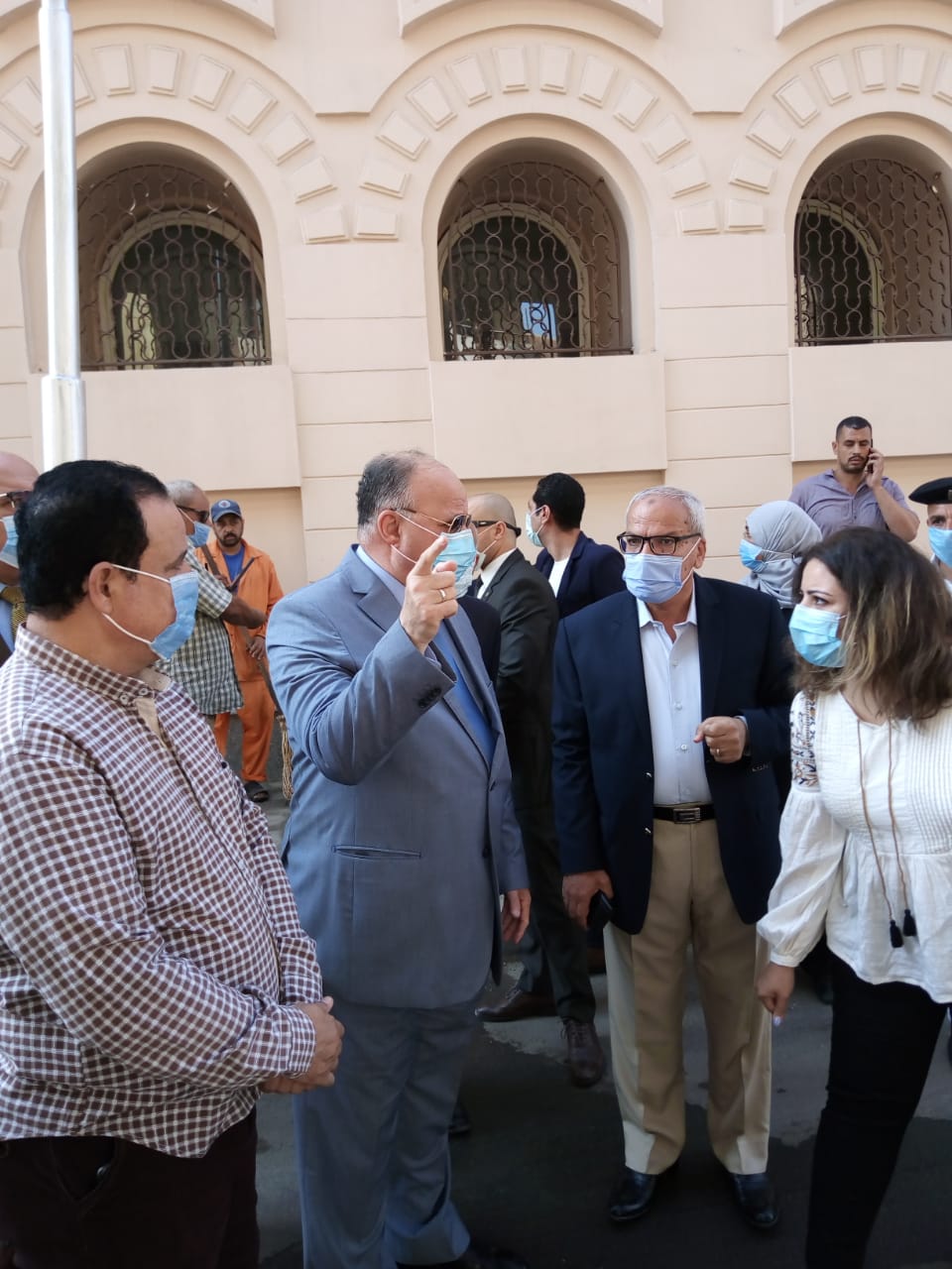 محافظ القاهرة يتفقد محيط تطوير متحف المركبات (3)