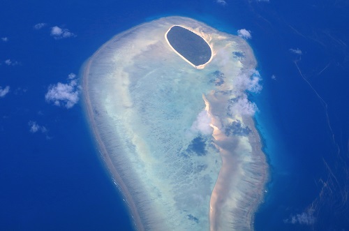 جزيرة صغيرة في الحاجز المرجاني