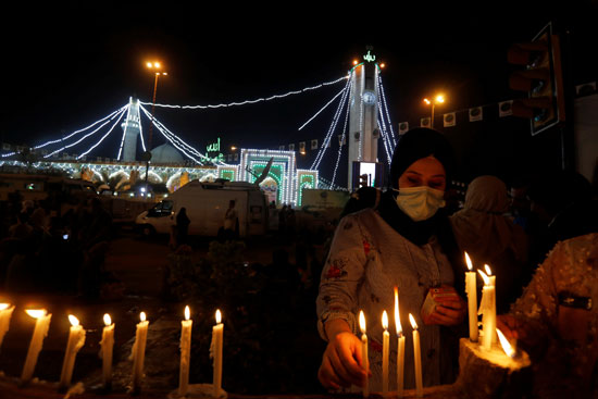 اضاءة الشموع فى العراق احتفالا بذكرى مولد النبى