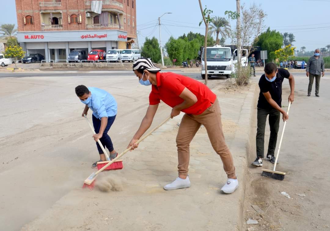 مبادرة بنى سويف جميلة بشبابها لتنظيف الشوارع وطلاء الارصفة (18)