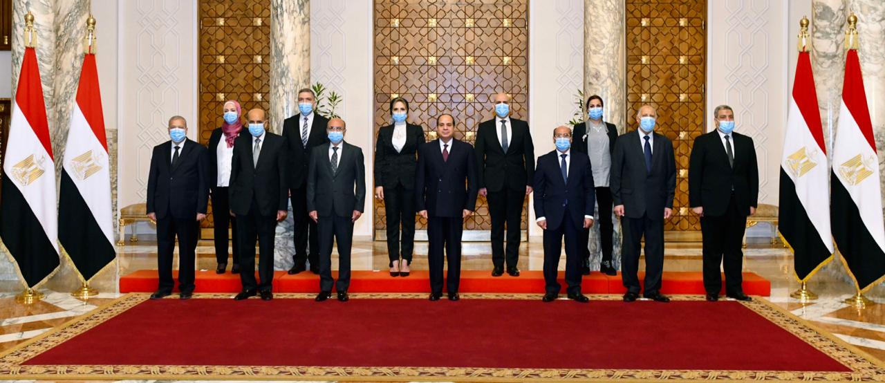  الرئيس عبد الفتاح السيسي مع ممثلي شباب القضاة المتميزين (2)
