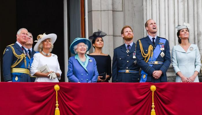 173-160407-british-royal-family-free-time-spend-hobbies_700x400