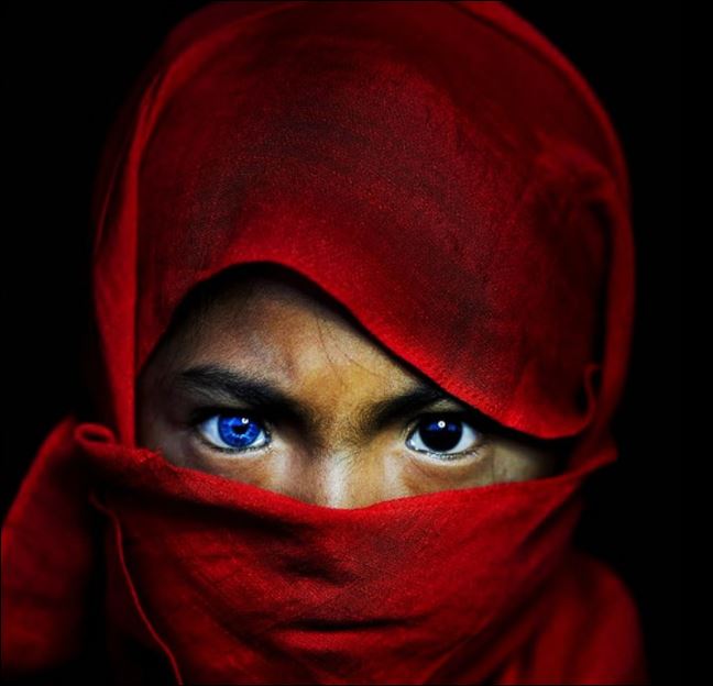 قبيلة فى أندونيسيا بعيون زرقاء  (6)
