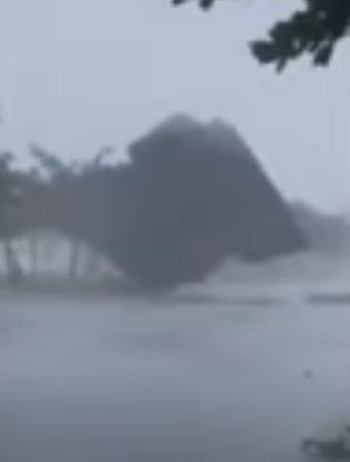 اعصار مولاف فى فيتنام